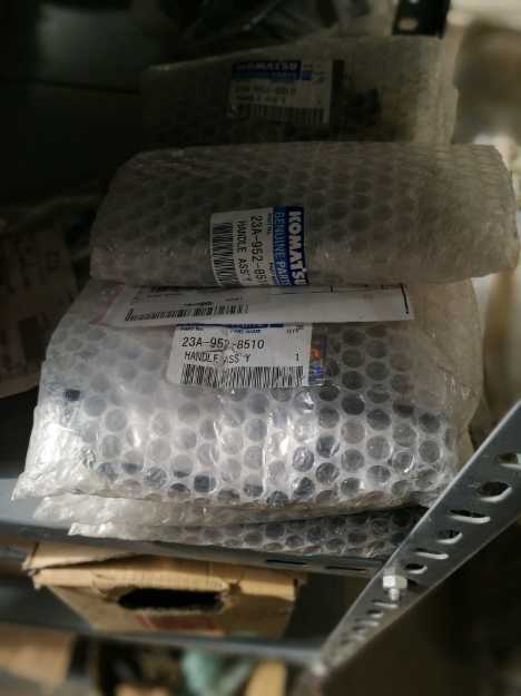 Label of KOMATSU HANDLE ASSY 23A 952 8510 23A9528510