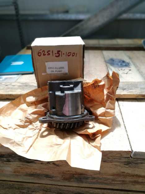 Label of KOMATSU OIL PUMP 6251511001