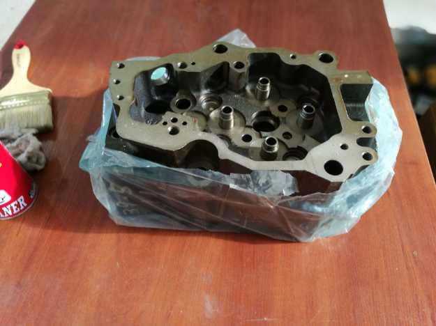 Label of KOMATSU CYLINDER HEAD 6261111100
