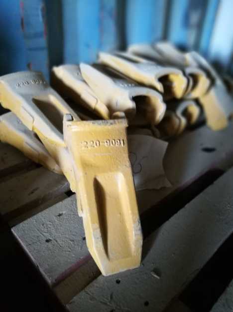 Picture of CATERPILLAR BUCKET NAIL 220-9091