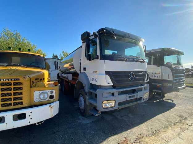 Picture of Mercedes 3340 Truck Asphalt Distributor