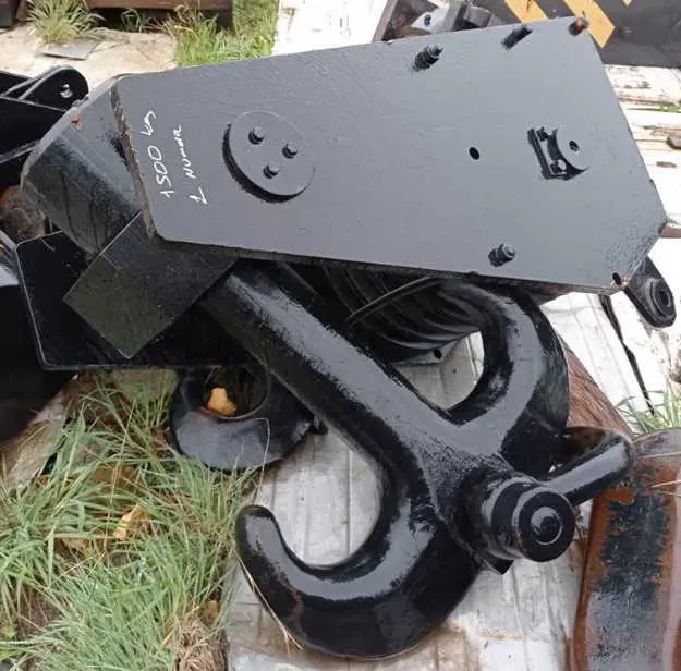 Picture of 83 Tonne Crane Sheave Blocks, pulleys & Hooks Capacity 