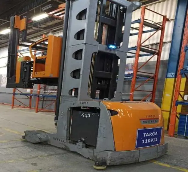 Picture of STILL MAN UP TURRET TRUCK FORKLIFT - NARROW CORRIDOR